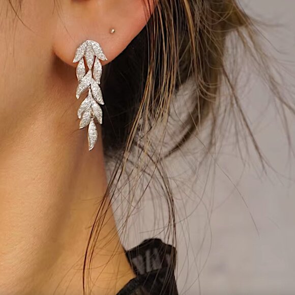 NEW~ Anthropologie SHASHI Pave Crystal Falling Leaves Earrings - Picture 1 of 7